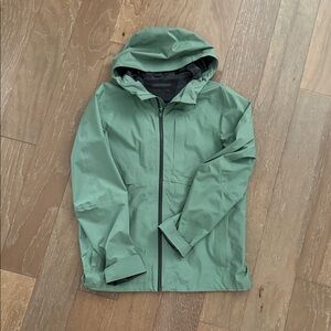 lululemon athletica Men's Sage Raincoat or Wind Jacket